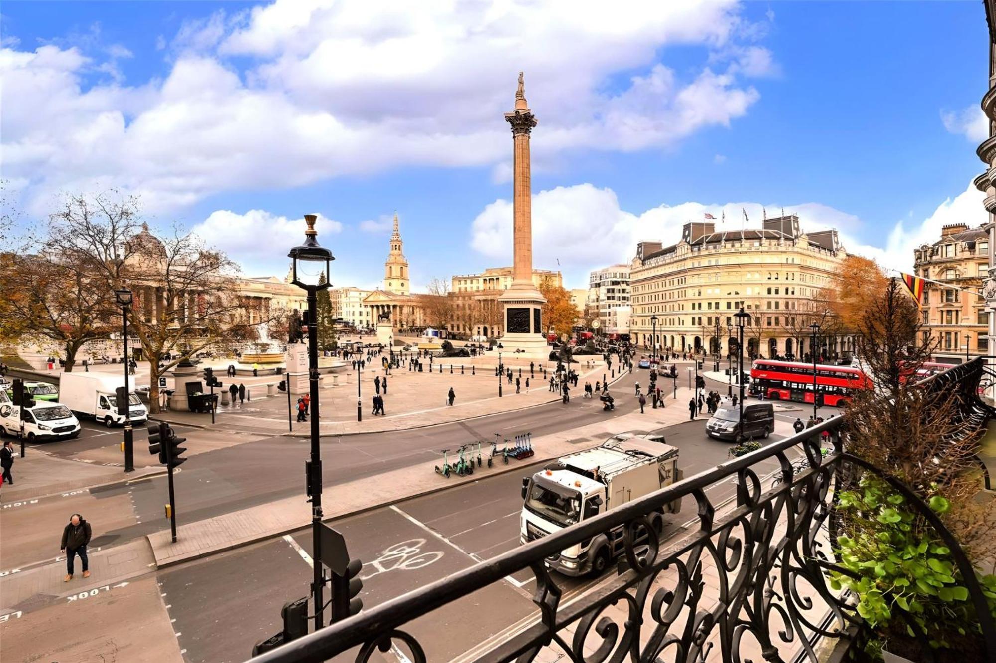 Welcome London - Trafalgar Square Exterior photo